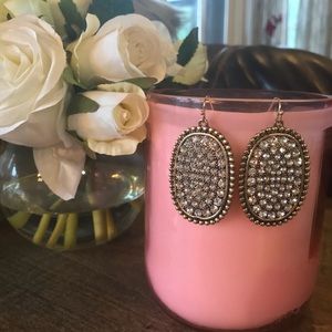 Jewelry - Beautiful Earrings w Crystals Jewelry - Beautiful Earrings w Crystals